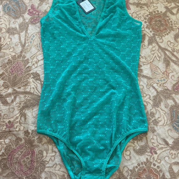 Nwt Dsquared 2 body logo print emerald size s